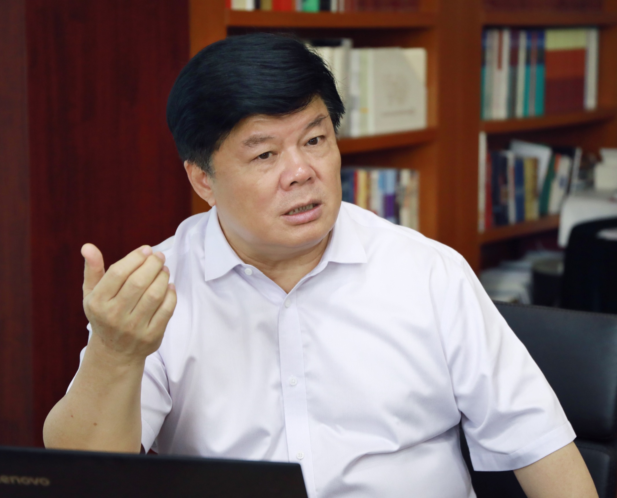 漓江40年 | 出版社因何受到社会的尊敬——序《漓江的品格》